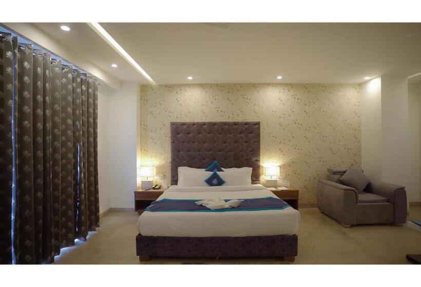 家庭间, Holywater By Ganga Kinare