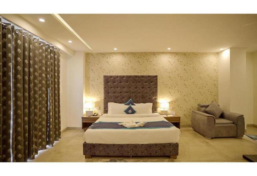 家庭间, Holywater By Ganga Kinare