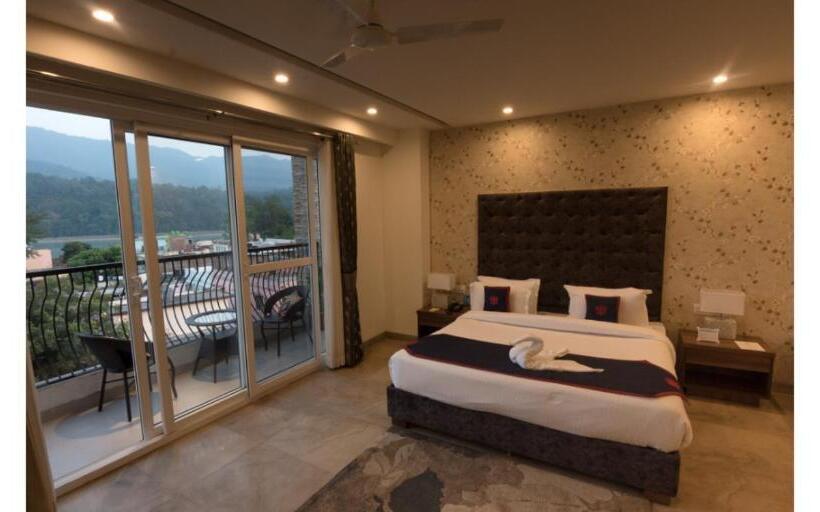 标准间带阳台, Holywater By Ganga Kinare