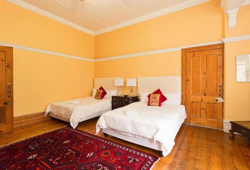 חדר סטנדרט לארבעה, Fernando S The Grange