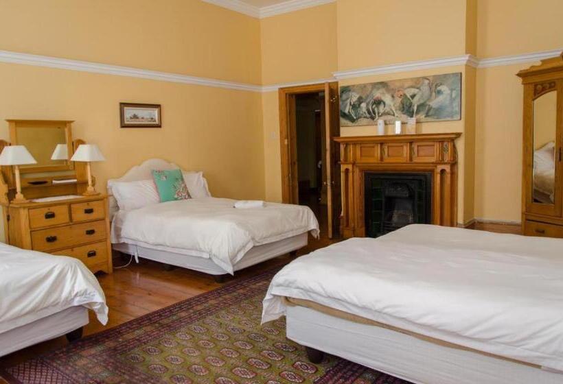 חדר משפחתי, Fernando S The Grange