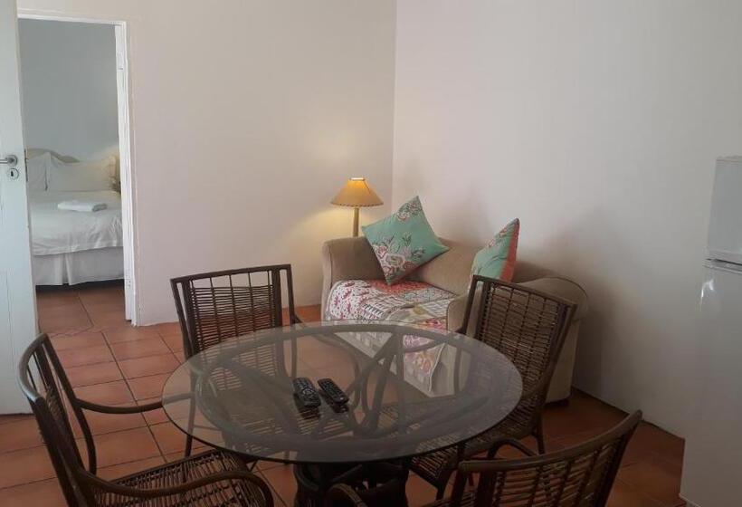 דירת חדר, Fernando S The Grange