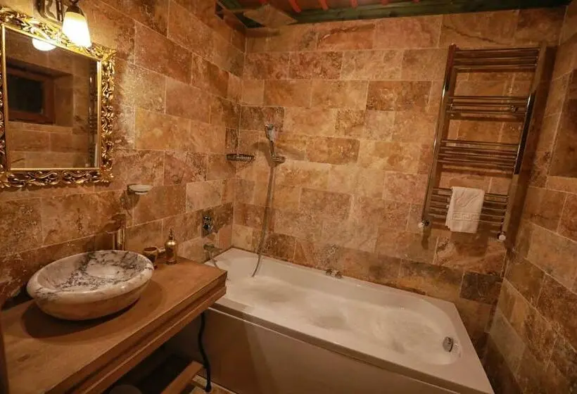 اتاق سوپریور سه تخته, Katapa Stone House