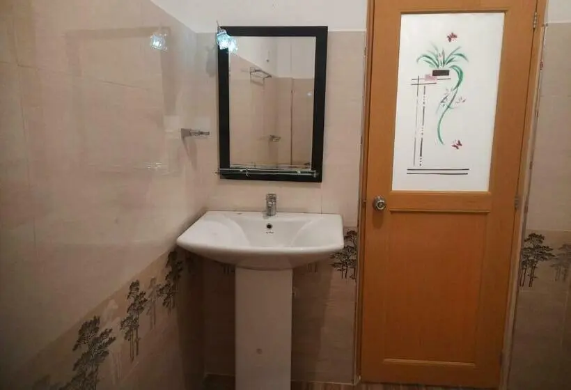 Basic Kolmen Hengen Huone, Dulmini Homestay