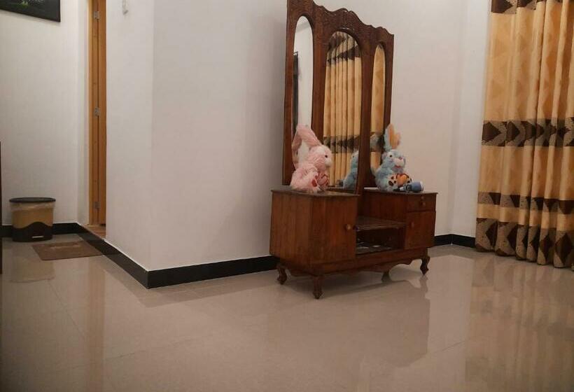 베이직 3인 룸, Dulmini Homestay