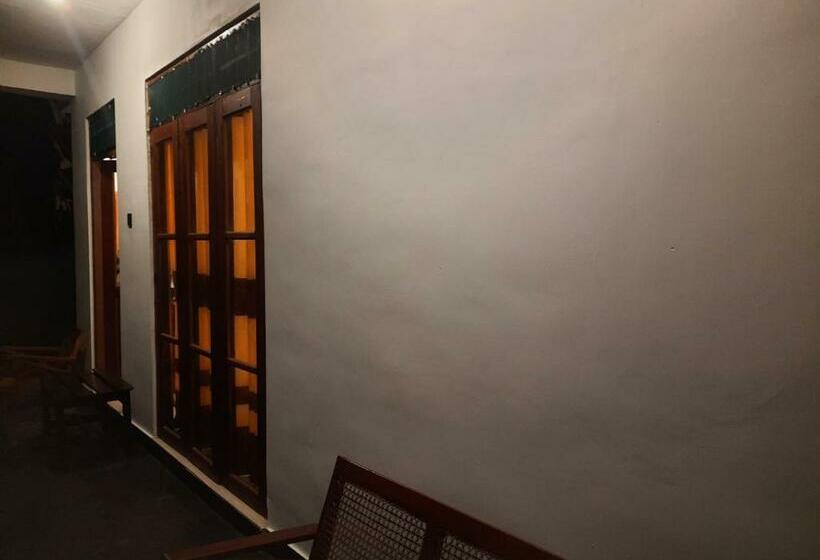 베이직 3인 룸, Dulmini Homestay