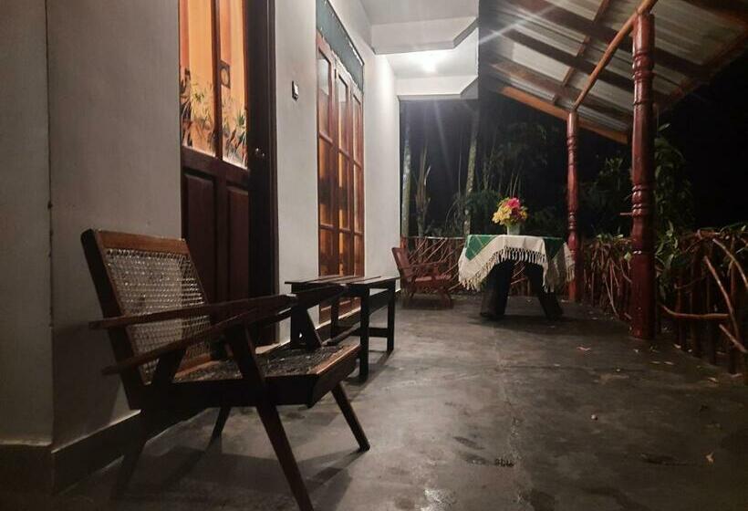 베이직 3인 룸, Dulmini Homestay