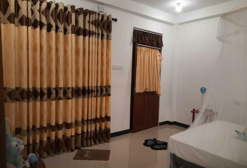 베이직 3인 룸, Dulmini Homestay