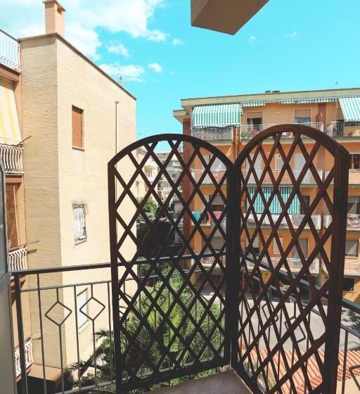 コンフォートトリプルルーム, Il Viaggiatore Via Rimini Serapo