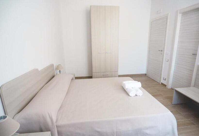 コンフォートトリプルルーム, Il Viaggiatore Via Rimini Serapo