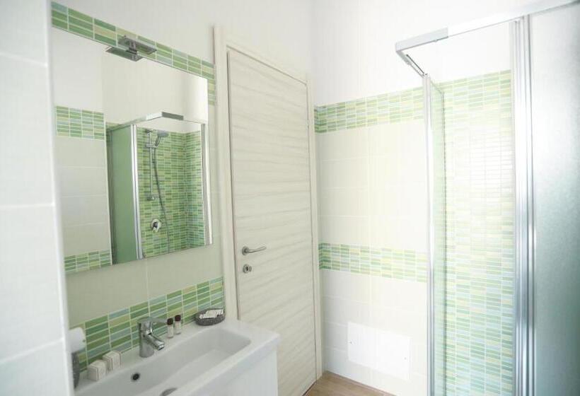 コンフォートトリプルルーム, Il Viaggiatore Via Rimini Serapo