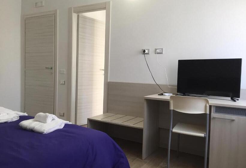 コンフォートトリプルルーム, Il Viaggiatore Via Rimini Serapo