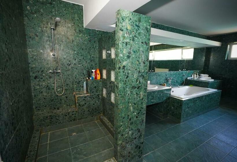 דירת חדר נוף לבריכה, Pensiunea Dolce