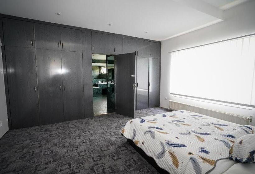 דירת חדר נוף לבריכה, Pensiunea Dolce