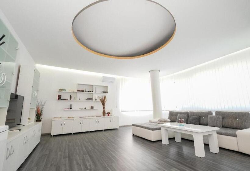 דירת חדר נוף לבריכה, Pensiunea Dolce