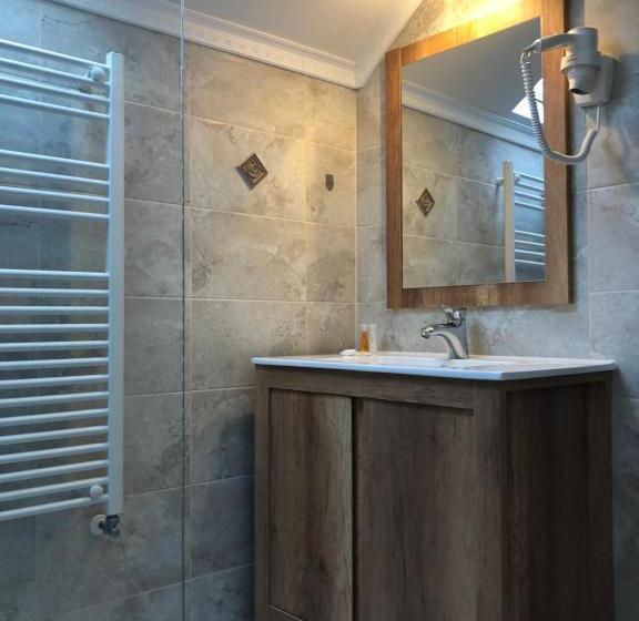 اتاق استاندارد با بالکن, Casa Codrin