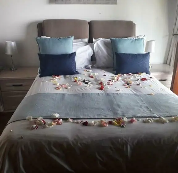 اتاق لوکس با بالکن, Hartbeespoortdam Lodge