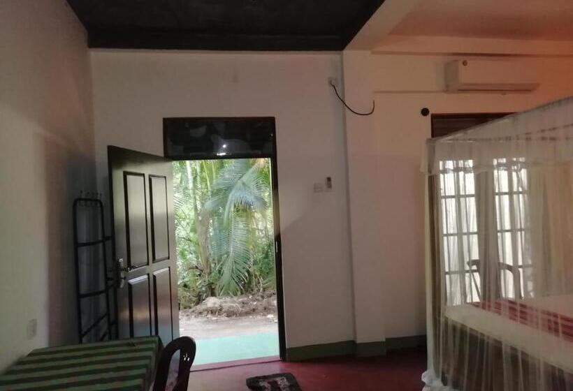 اتاق لوکس خانوادگی, Jungle Guest ,mirissa