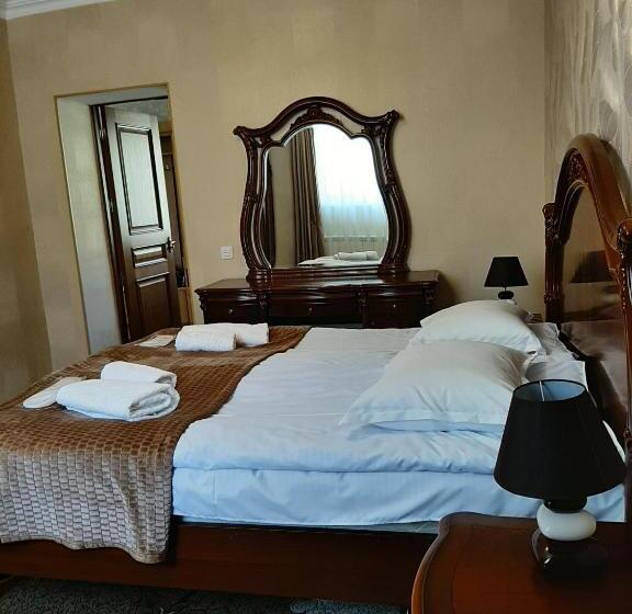 标准间, Kazbegi Guide