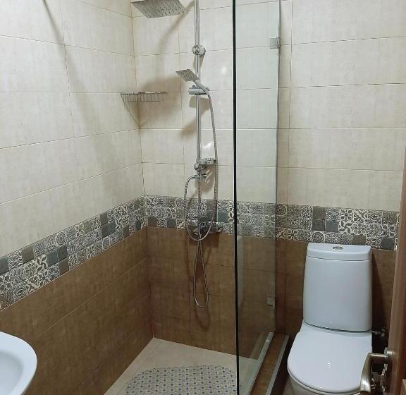 标准间, Kazbegi Guide