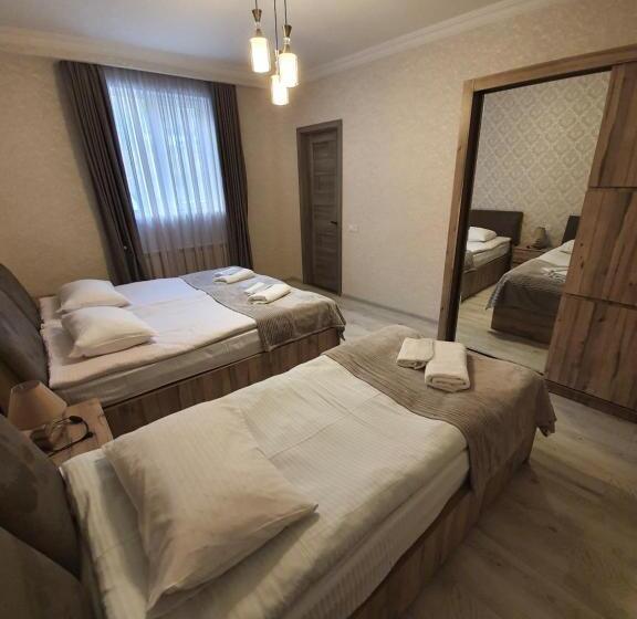 标准三人间, Kazbegi Guide