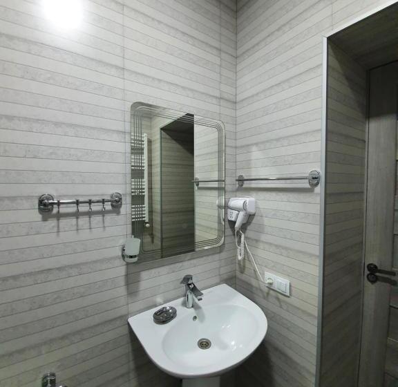 标准三人间, Kazbegi Guide