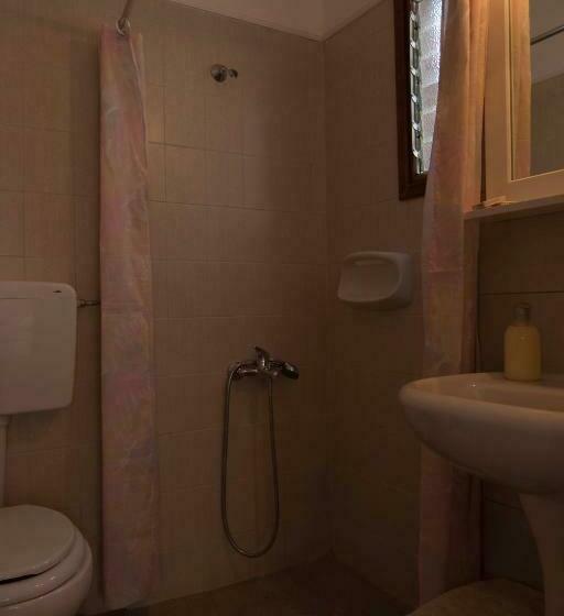 バルコニー付きスタンダードトリプルルーム, Niki Rooms