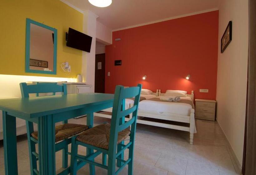 バルコニー付きスタンダードトリプルルーム, Niki Rooms