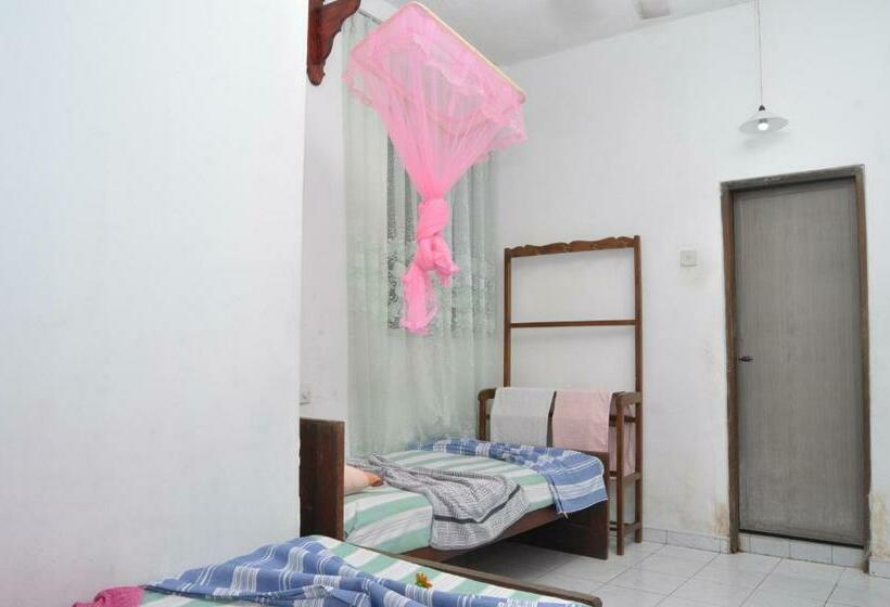 Кровать в Общей Комнате, Marshal Beach Guesthouse