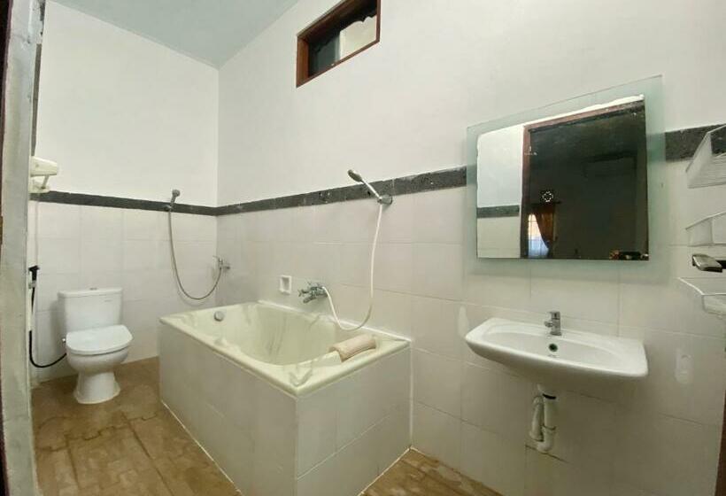 Deluxe Szoba, Pondok Mimba