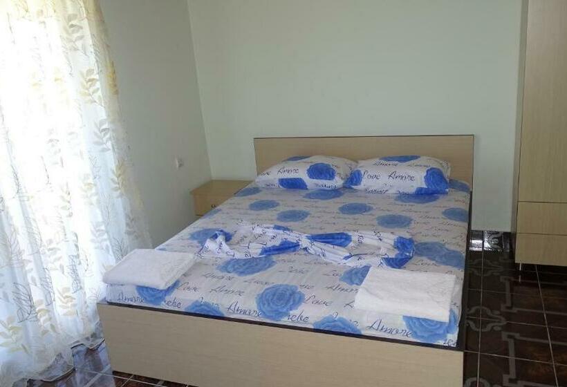 패밀리 스튜디오, Villa Mondi