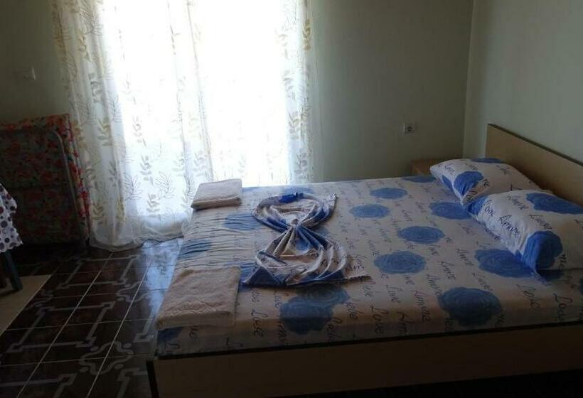 패밀리 스튜디오, Villa Mondi