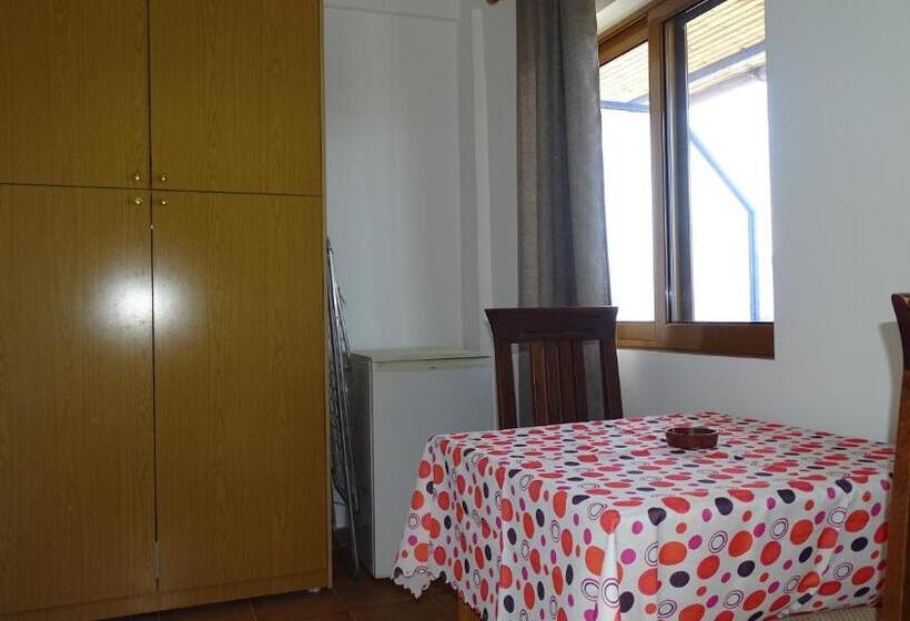 패밀리 스튜디오, Villa Mondi