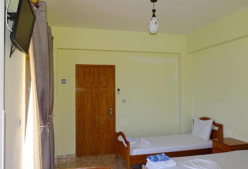 패밀리 스튜디오, Villa Mondi