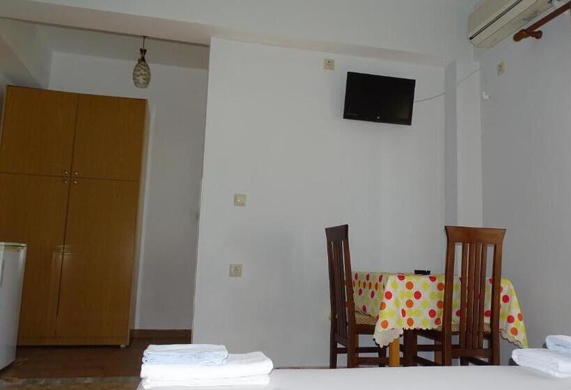 패밀리 스튜디오, Villa Mondi