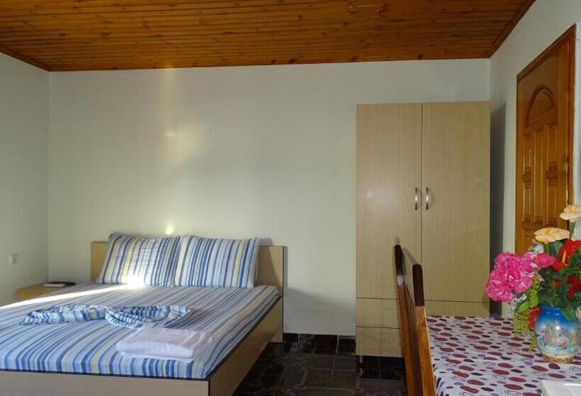 패밀리 스튜디오, Villa Mondi