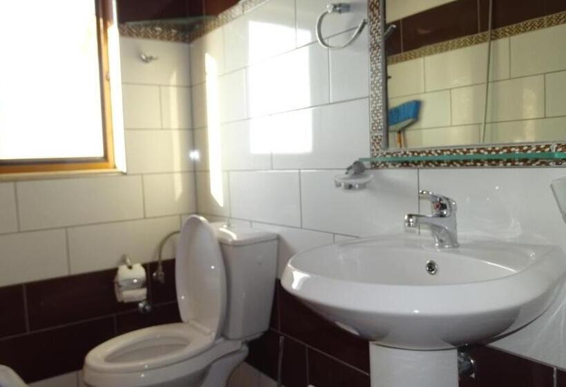 패밀리 스튜디오, Villa Mondi