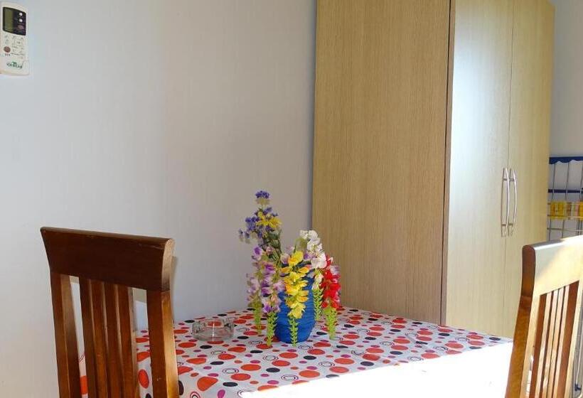 패밀리 스튜디오, Villa Mondi