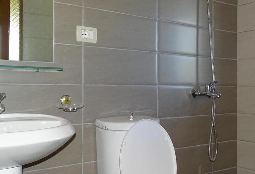 패밀리 스튜디오, Villa Mondi