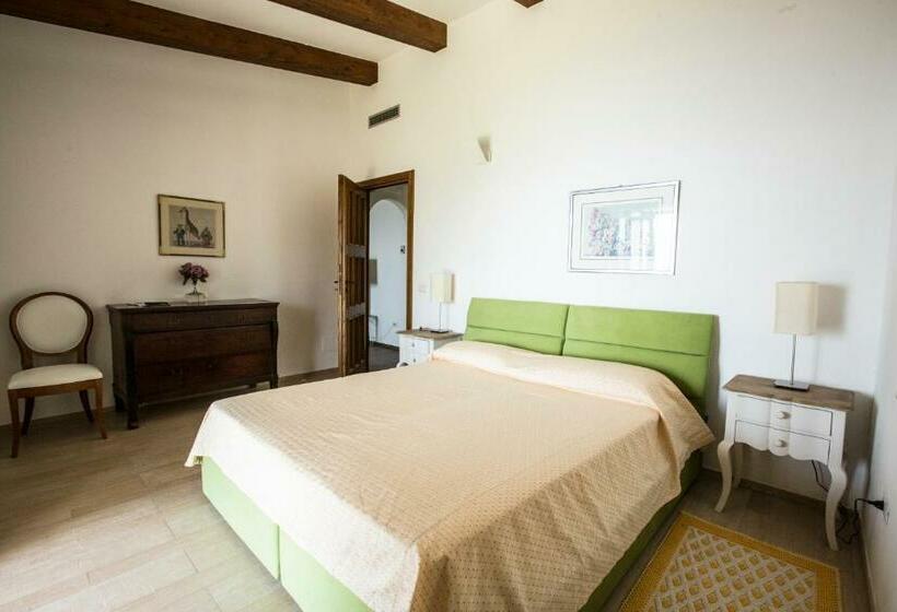 منزل غرفة نوم واحدة, Eleanor' S Garden