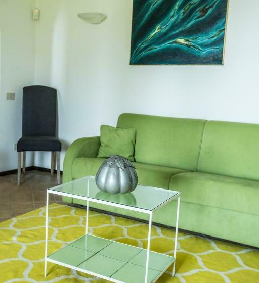 منزل غرفة نوم واحدة, Eleanor' S Garden