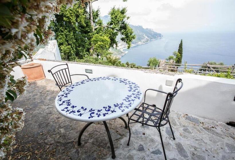 جناح جونيور مطلّ علي البحر, Eleanor' S Garden