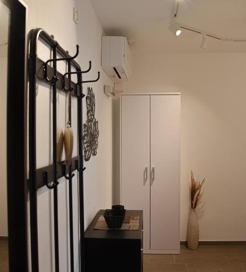 דירת שני חדרים עם מרפת, Hofer Stubn