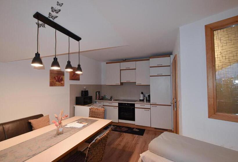 דירת שני חדרים עם מרפת, Hofer Stubn