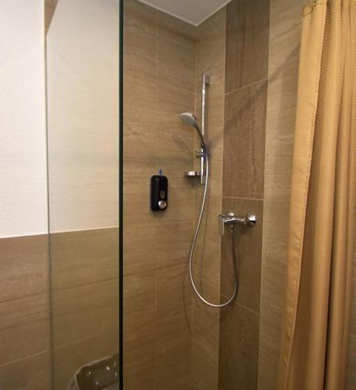 חדר משפחתי, Hofer Stubn