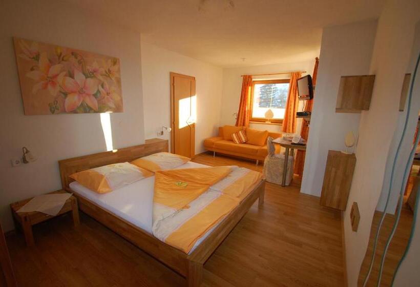 חדר משפחתי, Hofer Stubn