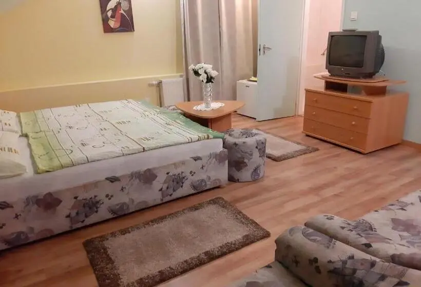 Standard Neljän Hengen Huone, Panoráma Szállás