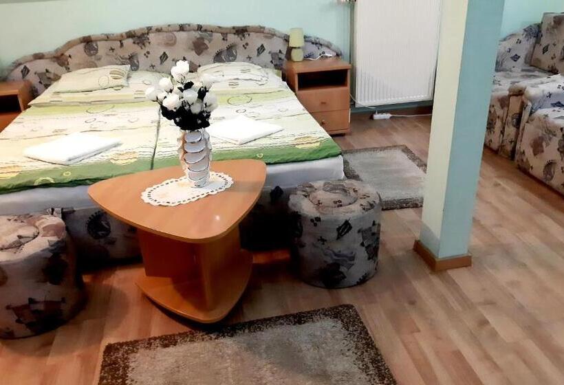 اتاق استاندارد چهار تخته, Panoráma Szállás