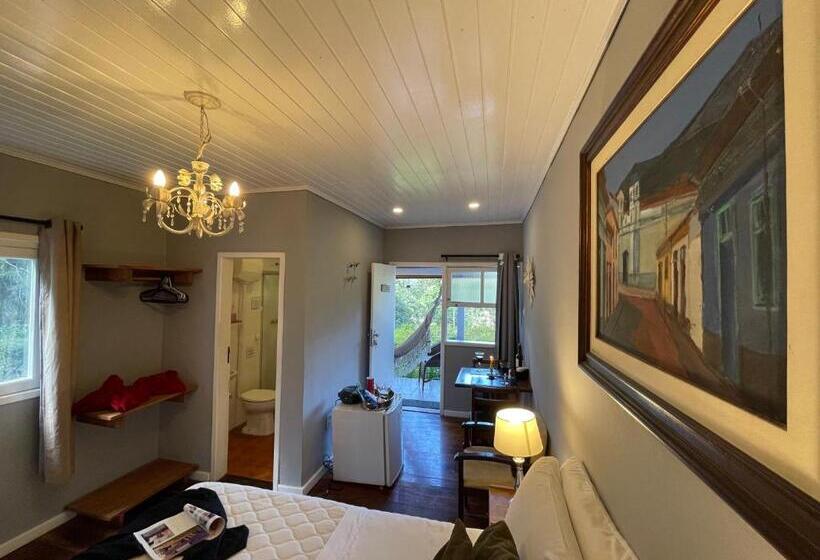 샬레, Pousada Refúgio Das Aves