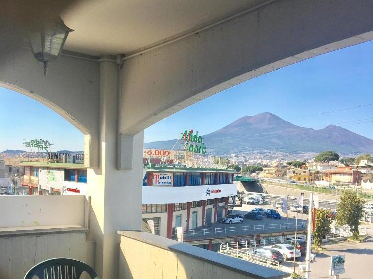 اتاق استاندارد یک تخته با بالکن, Vesuview Guest House Near The Ruins